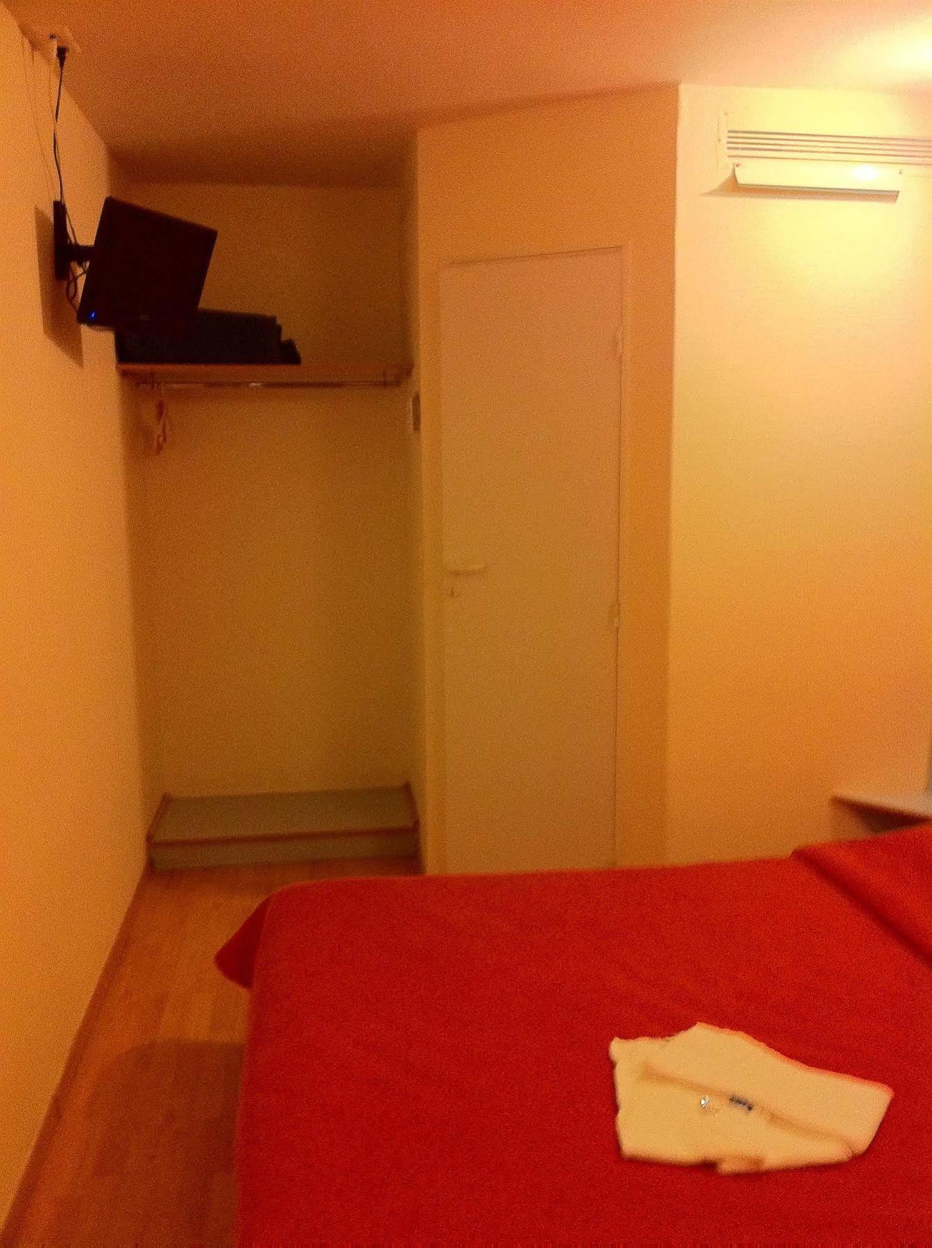 Hotel The Originals Access Aeroport, Aurillac