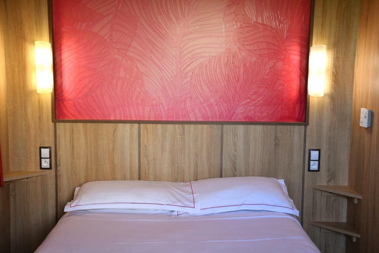 Hotel The Originals Access Aeroport,
